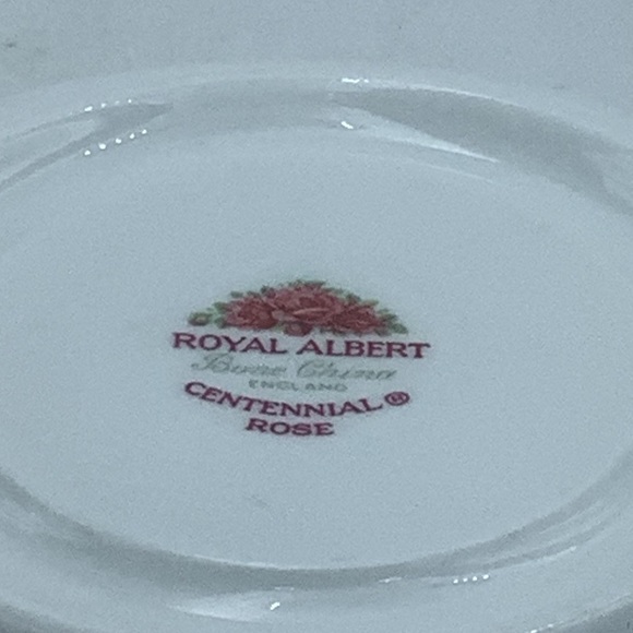 Vintage 1967 Royal Albert England Centennial Rose Bone China Teacup and Saucer - Picture 10 of 12